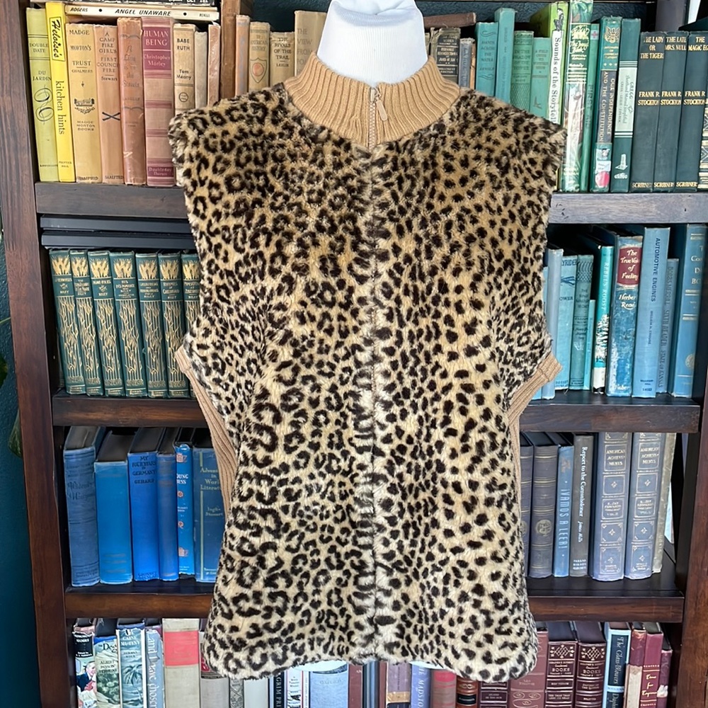 Kathie Lee collection Leopard vest zip up fur front size XL